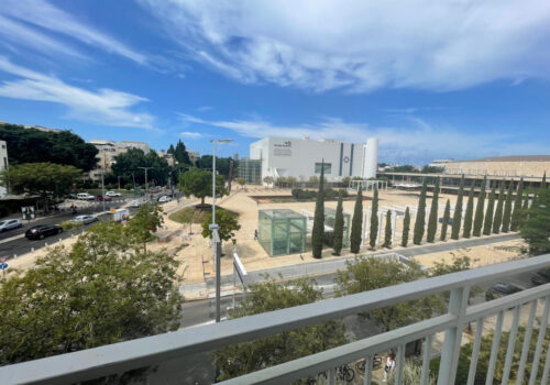 מיקום מושלם ליד הבימה